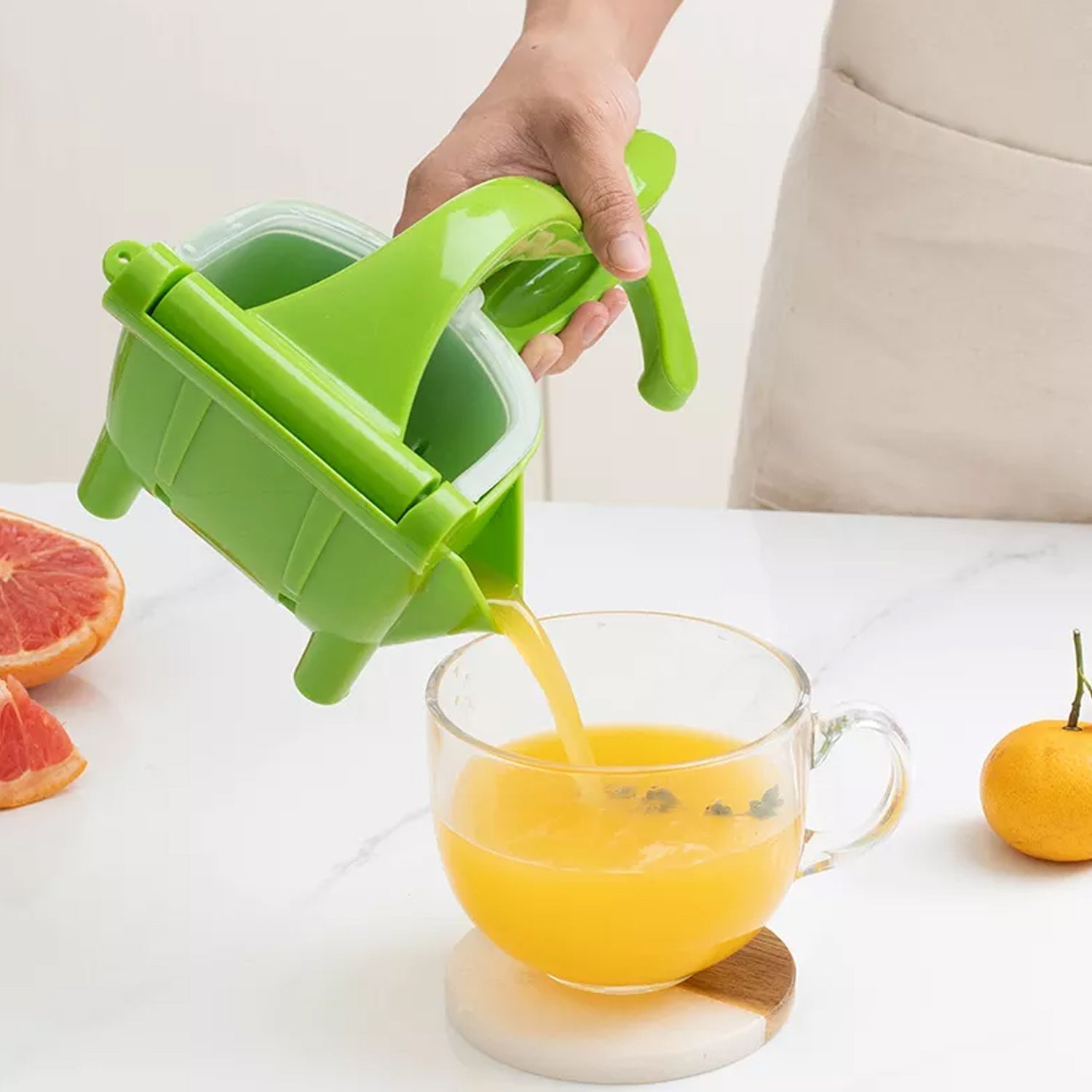 2337A Manual Plastic Fruit Juicer, Hand Press Lemon Squeezer Hand Juicer Citrus Press Juicer Fruit Extractor Tool for Orange, Limes, Lemon ( Brown Box ) 